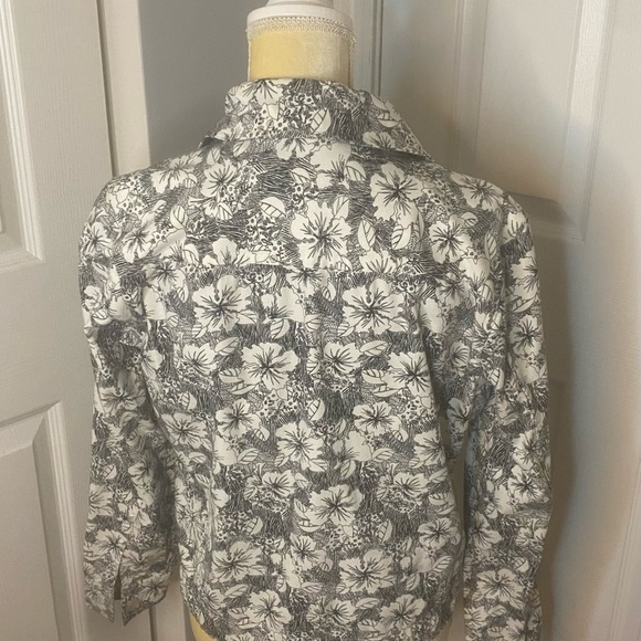 Christopher & Banks Monochrome Floral Blazer - Picture 4 of 10